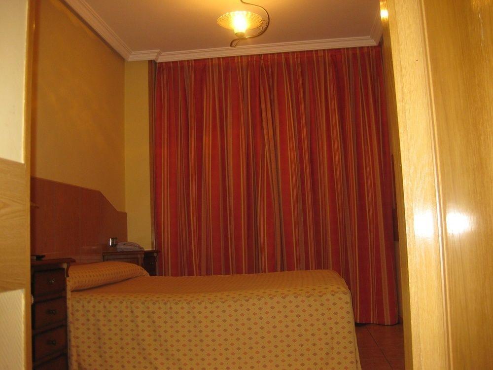 Hostal Maria Ronda Madrid Ngoại thất bức ảnh
